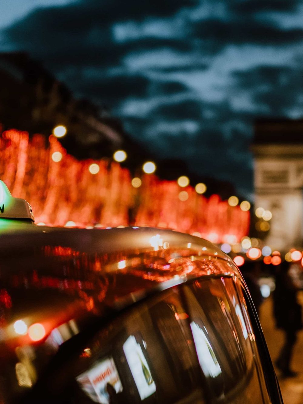 Taxi Latino Carxi taxi-in-the-night-paris-light-christmas-people